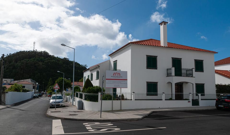 Property building, Neighbourhood, Street view, Parking