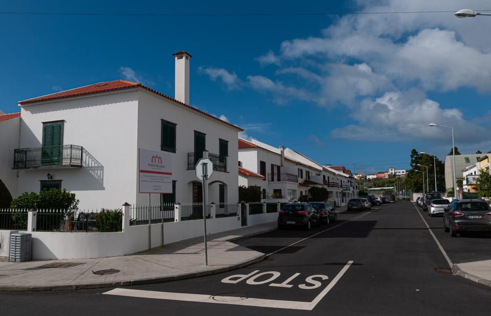 Property building, Neighbourhood, Street view, Parking
