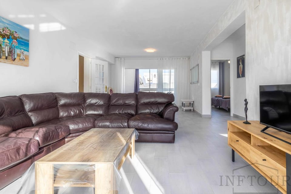 Communal lounge/ TV room, Living room, Dining area