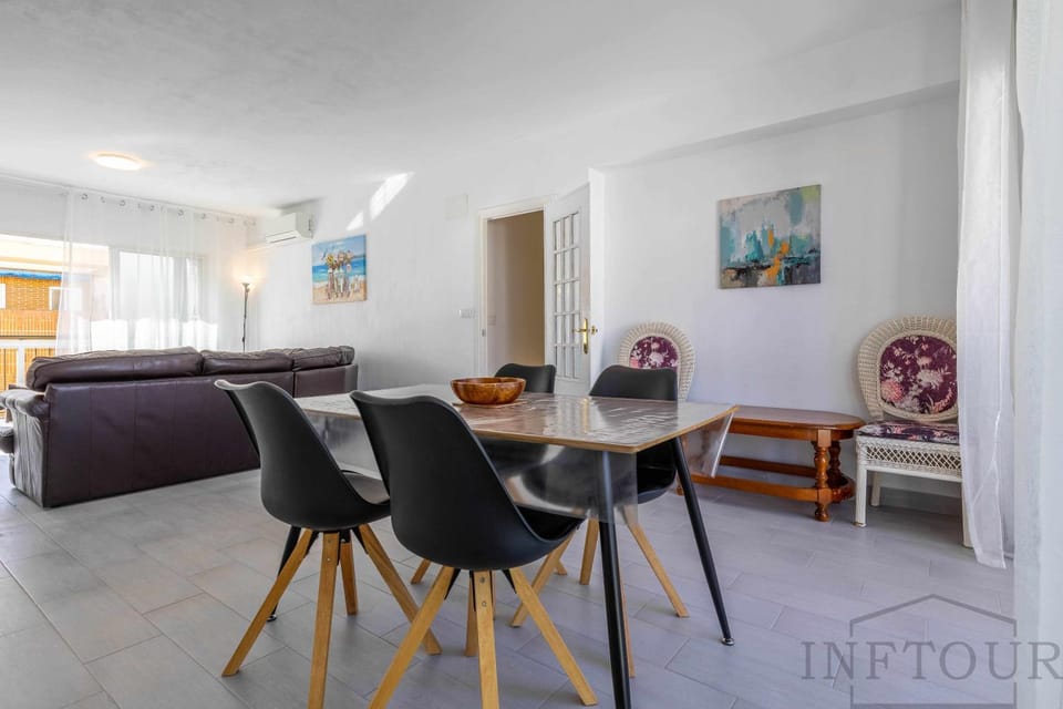 Communal lounge/ TV room, Living room, Dining area