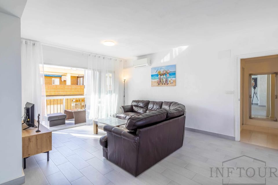 Communal lounge/ TV room, Balcony/Terrace, Living room