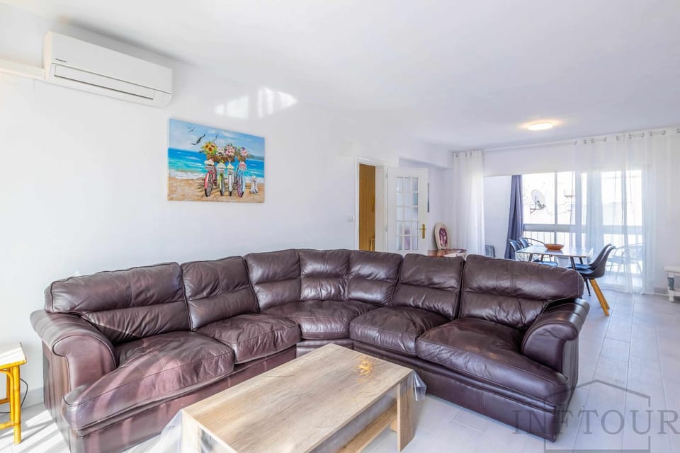 Communal lounge/ TV room, Living room, Dining area