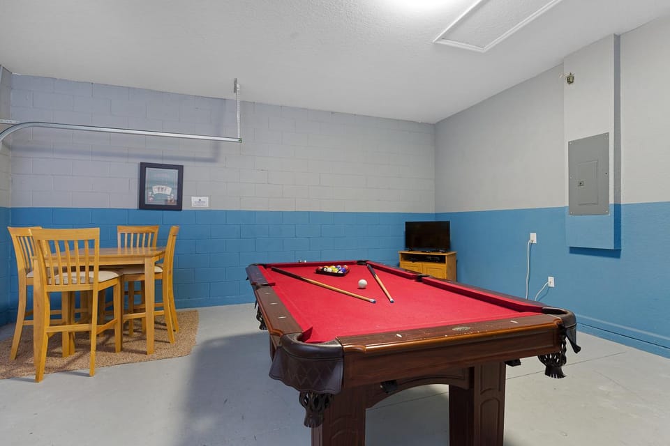 Billiard, Game Room