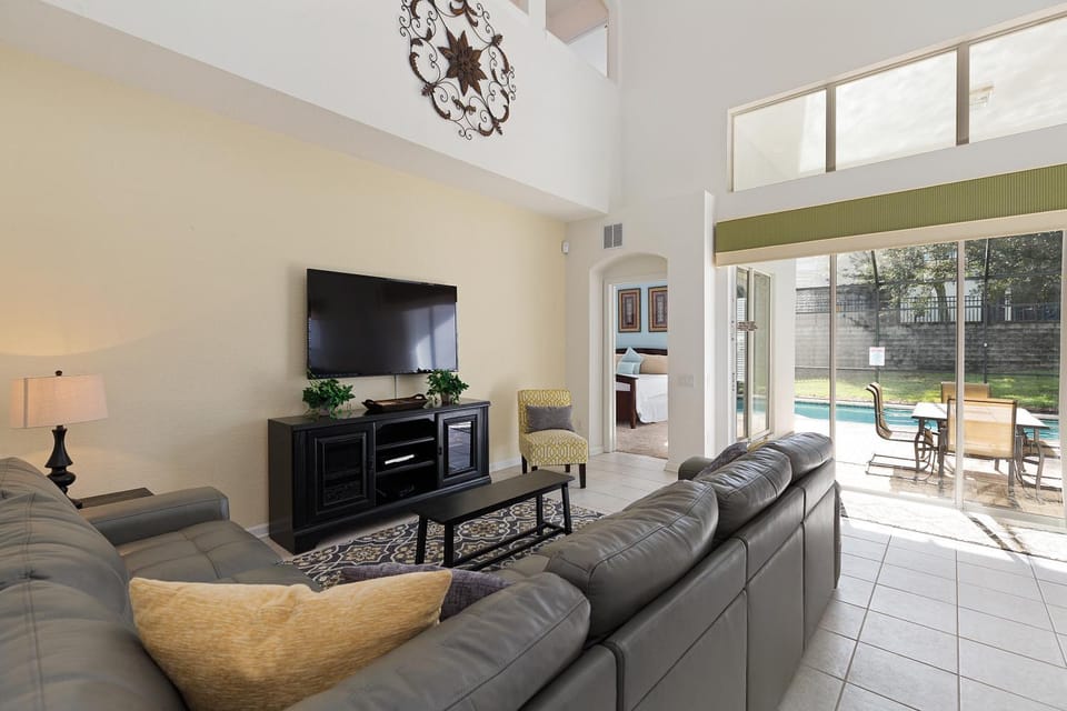 TV and multimedia, Living room, Seating area, Pool view