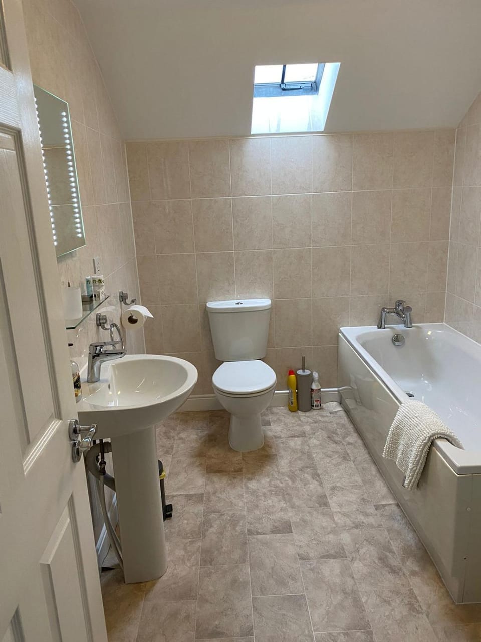 Shower, Toilet, Bathroom, Bath, towels