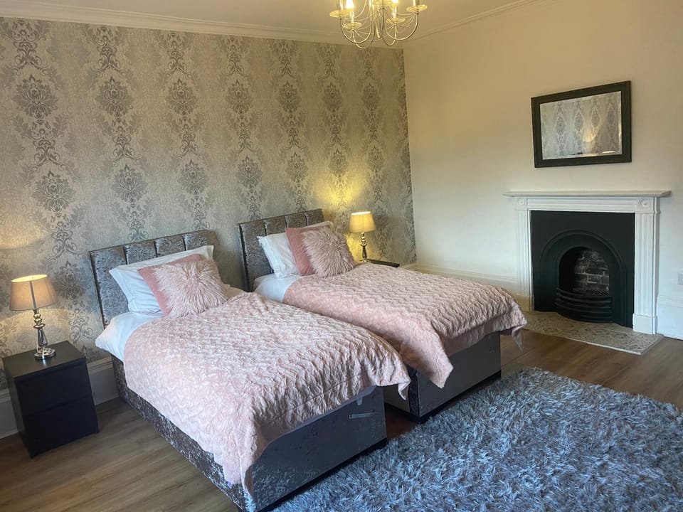 Bed, Bedroom, flat iron