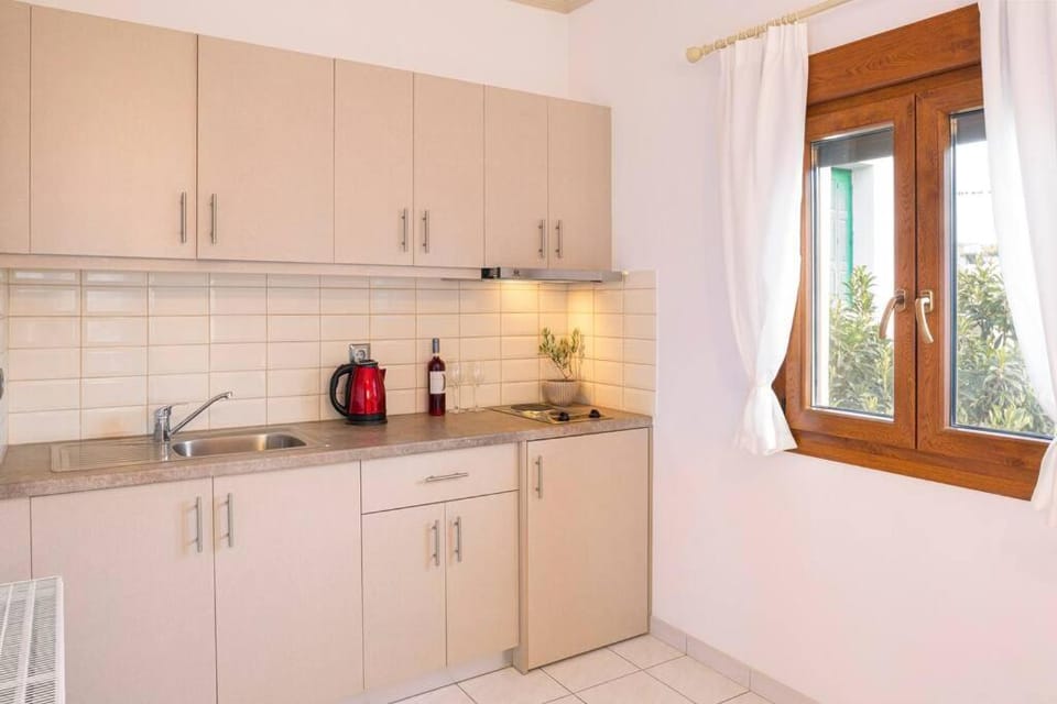 Green Studio in Kantouni Apartment in Samos, Greece