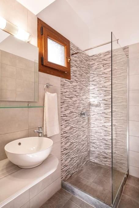 Green Studio in Kantouni Apartment in Samos, Greece