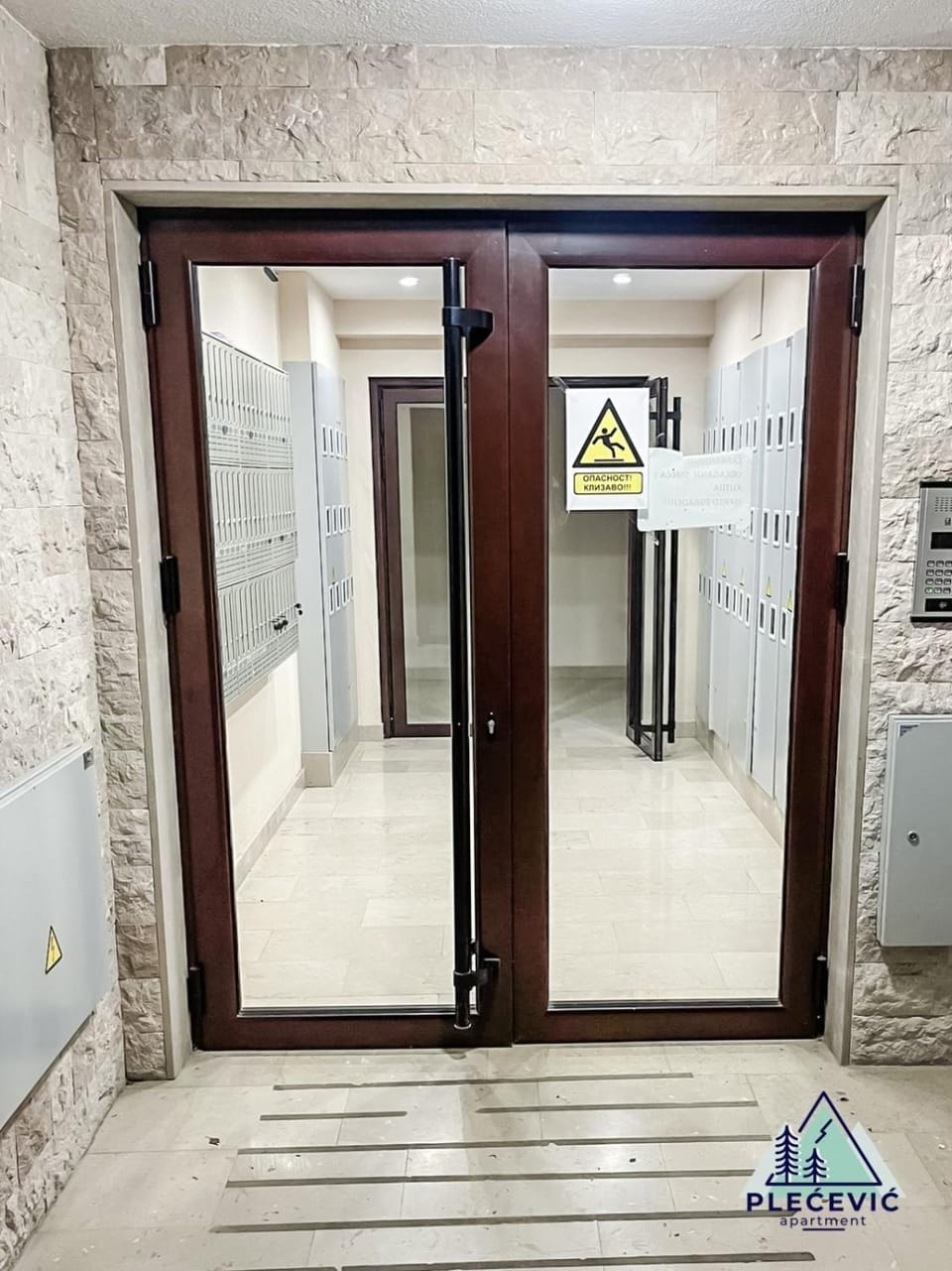 Facade/entrance