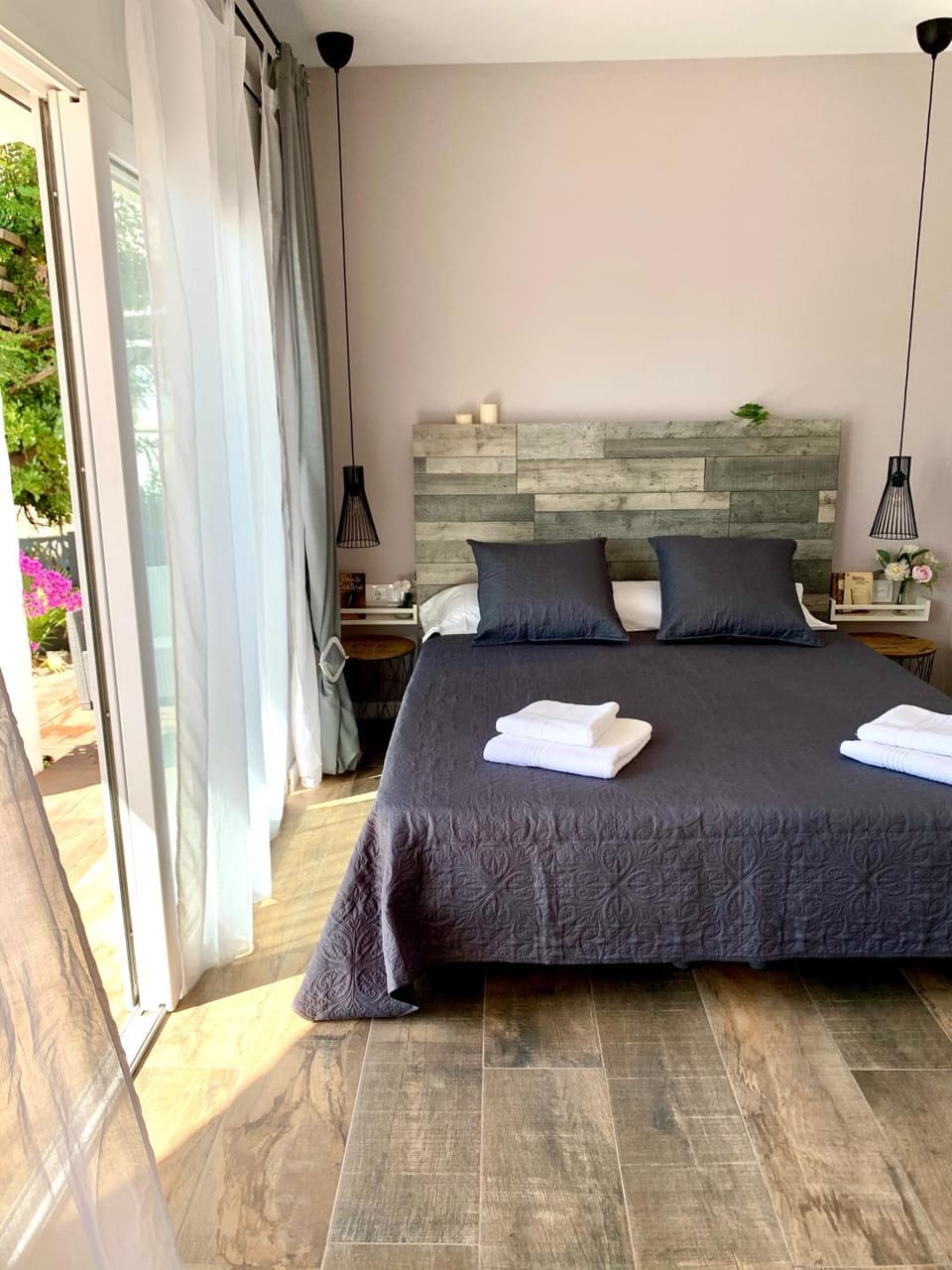 Patio, Bed, Bedroom, towels