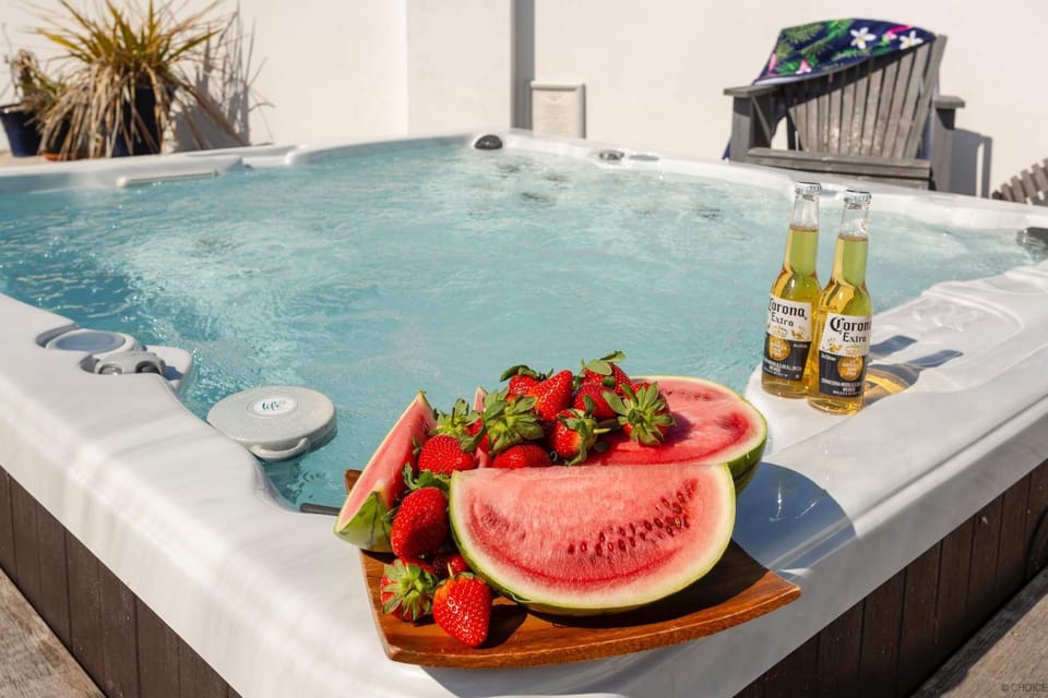 Property building, Hot Tub