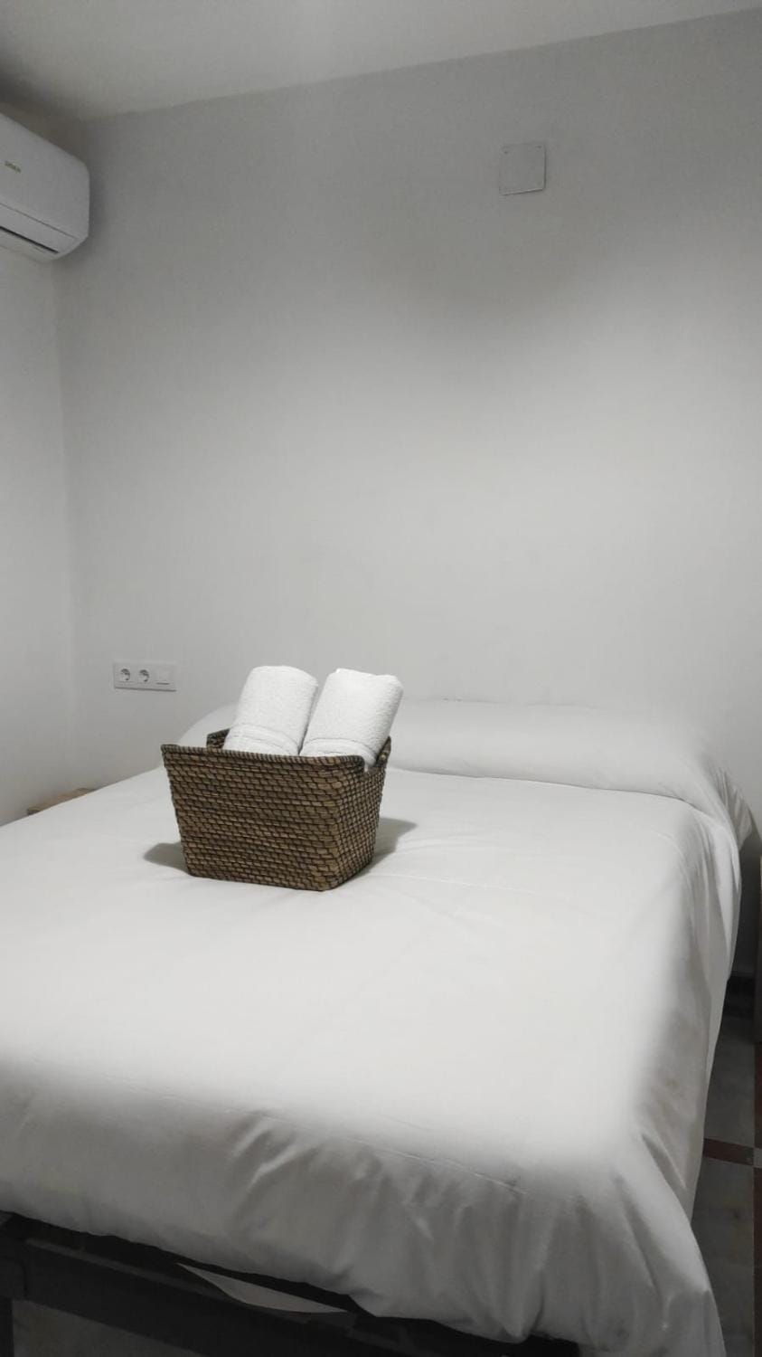 Bed, Bedroom, air conditioner