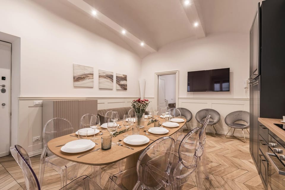 Dining area, Lunch
