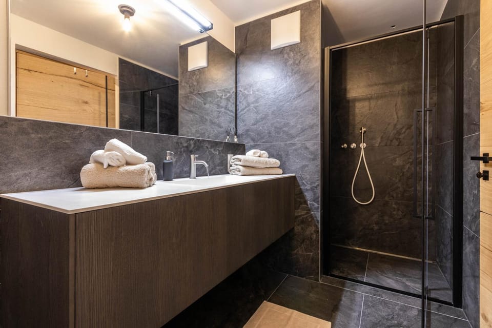 Shower, Bathroom, towels