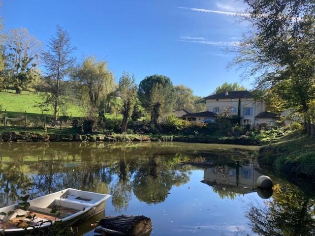 Les CHAMBRES des EAUX Bed and Breakfast in Auvergne-Rhône-Alpes