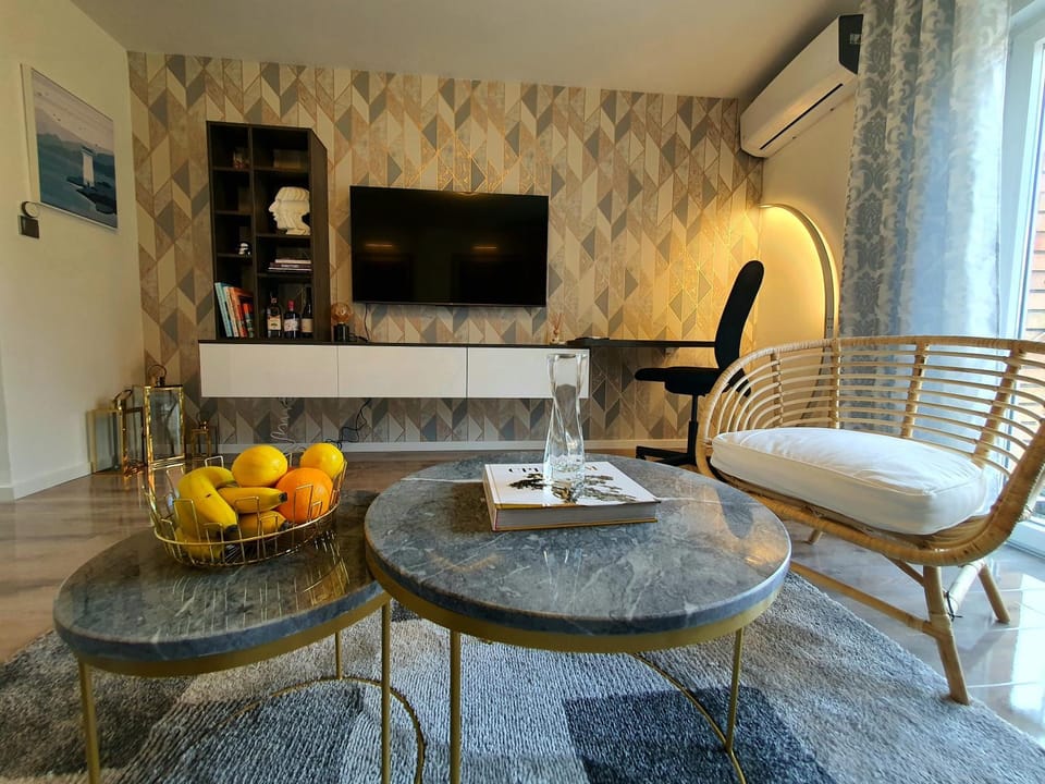 Communal lounge/ TV room, Living room, Evening entertainment