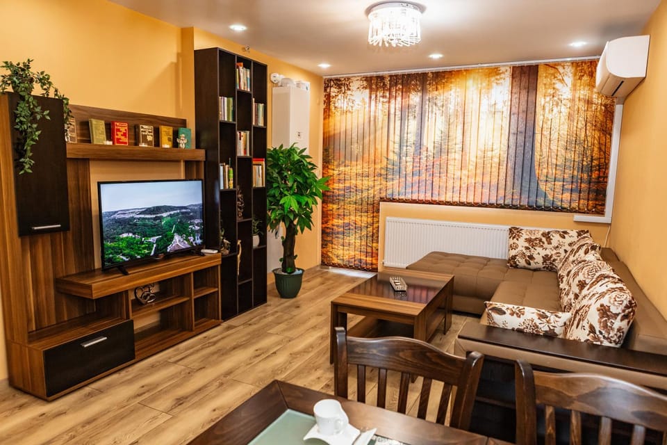 TV and multimedia, Seating area, Dining area, air conditioner