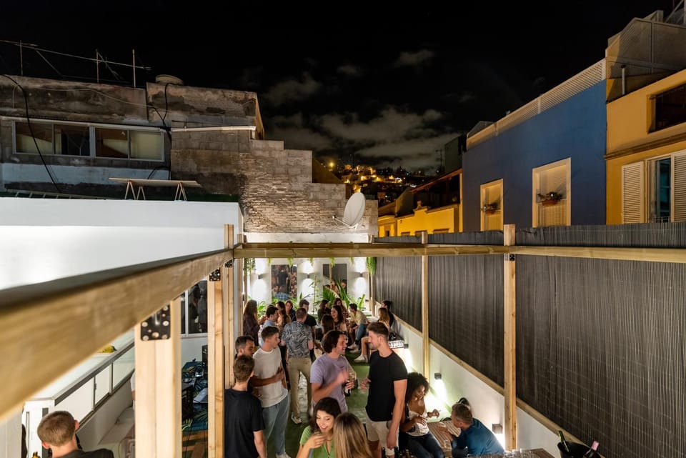 Balcony/Terrace, group of guests