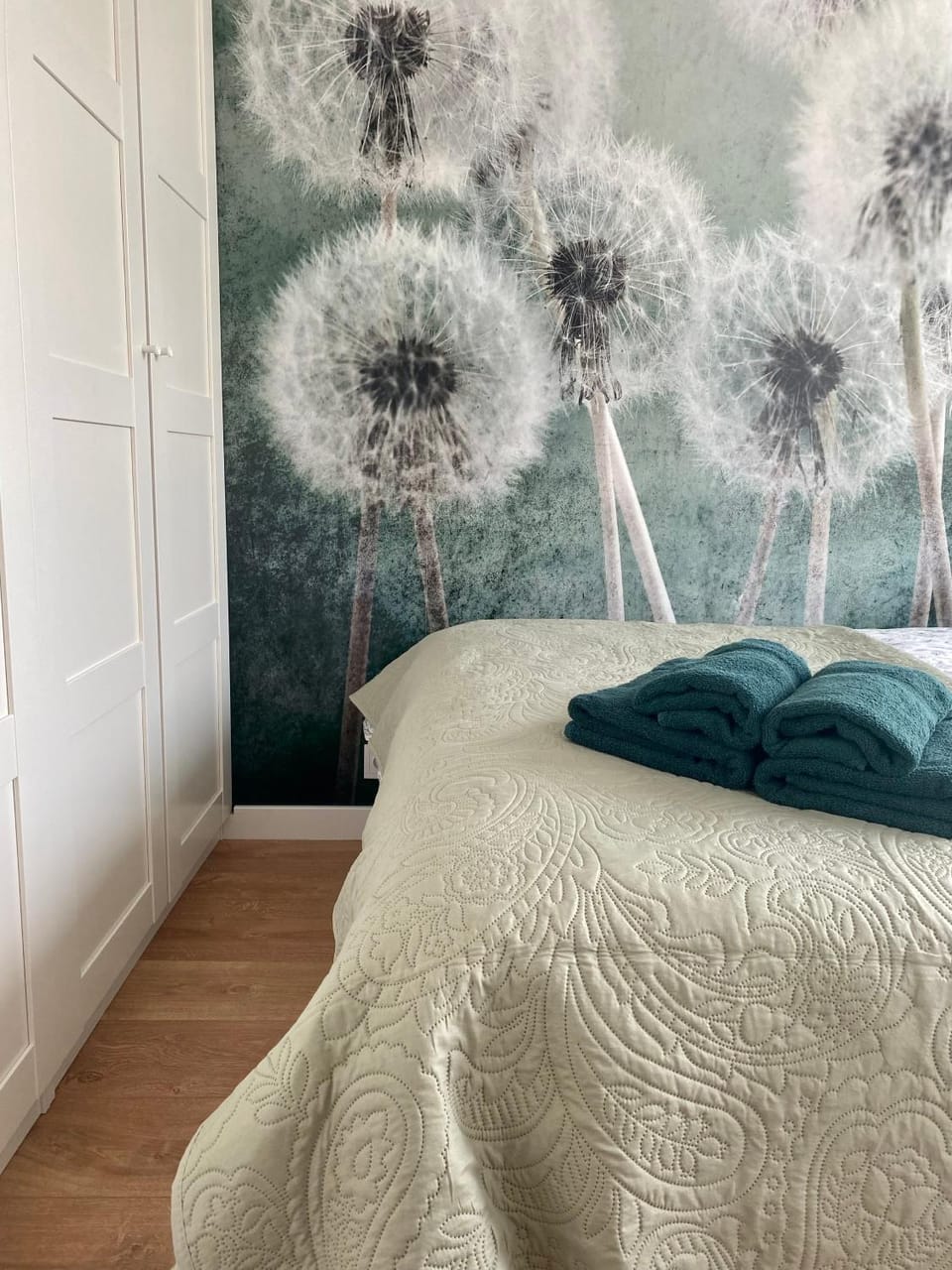 Bed, Bedroom, towels