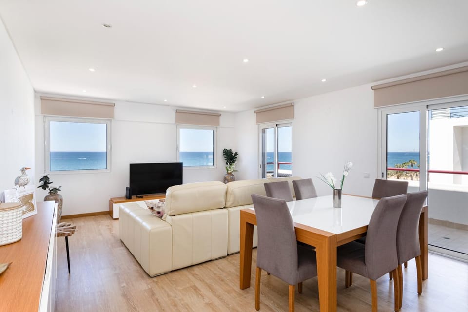 Communal lounge/ TV room, TV and multimedia, Living room, Sea view