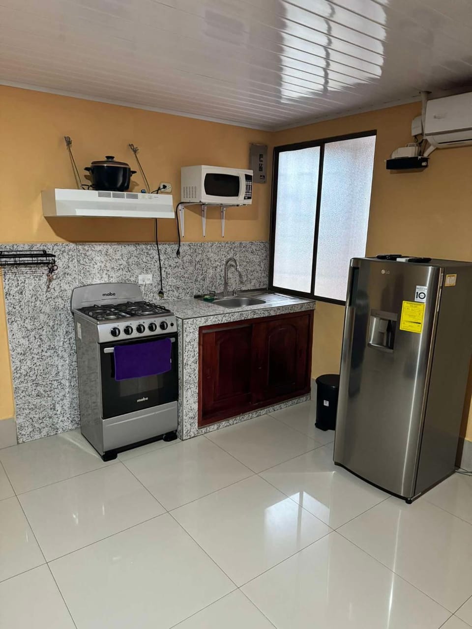 Kitchen or kitchenette, oven, air conditioner