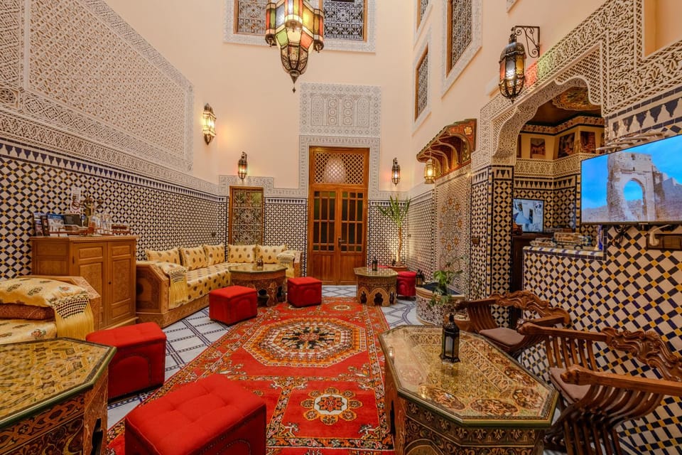 Restaurant/places to eat, Communal lounge/ TV room, TV and multimedia, Living room, Banquet/Function facilities, Seating area, Evening entertainment