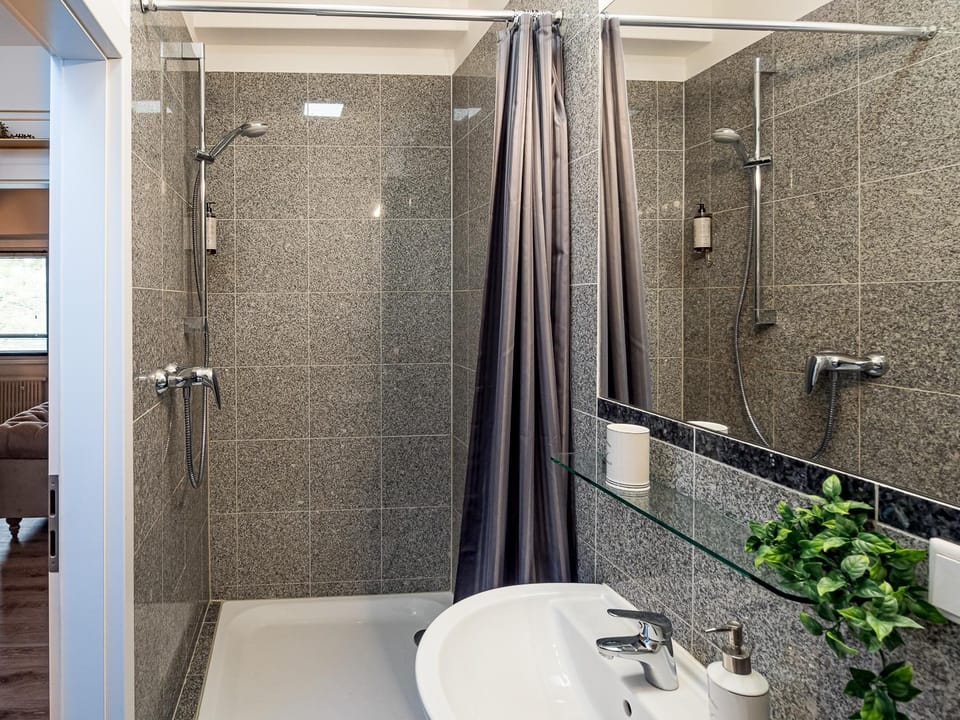 Shower, Bathroom, towels