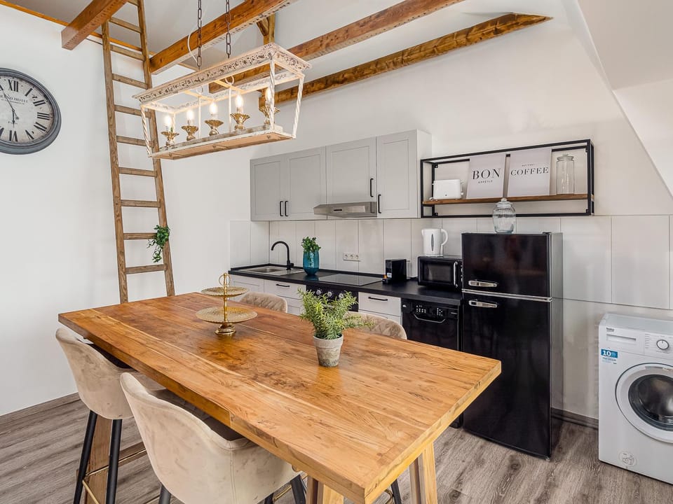 Kitchen or kitchenette, Seating area, Dining area, dishwasher, oven, stove, washing machine