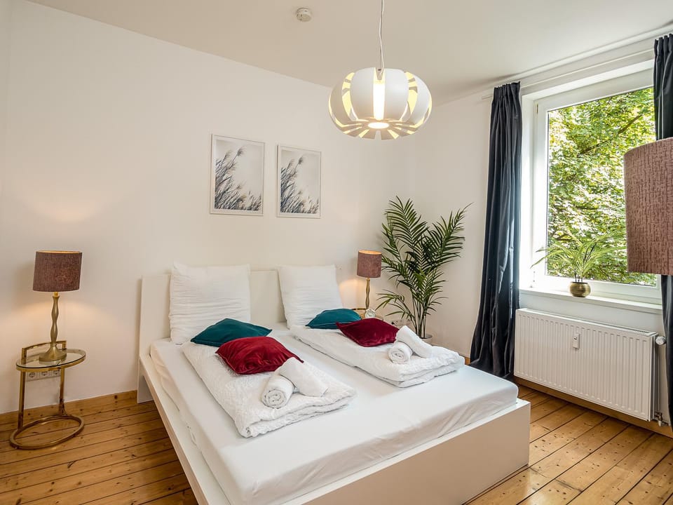 Bed, Photo of the whole room, Bedroom, towels
