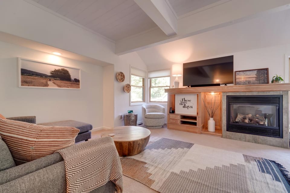 Near Dtwn and Pioneer Park Home with Furnished Patio House in Nevada City