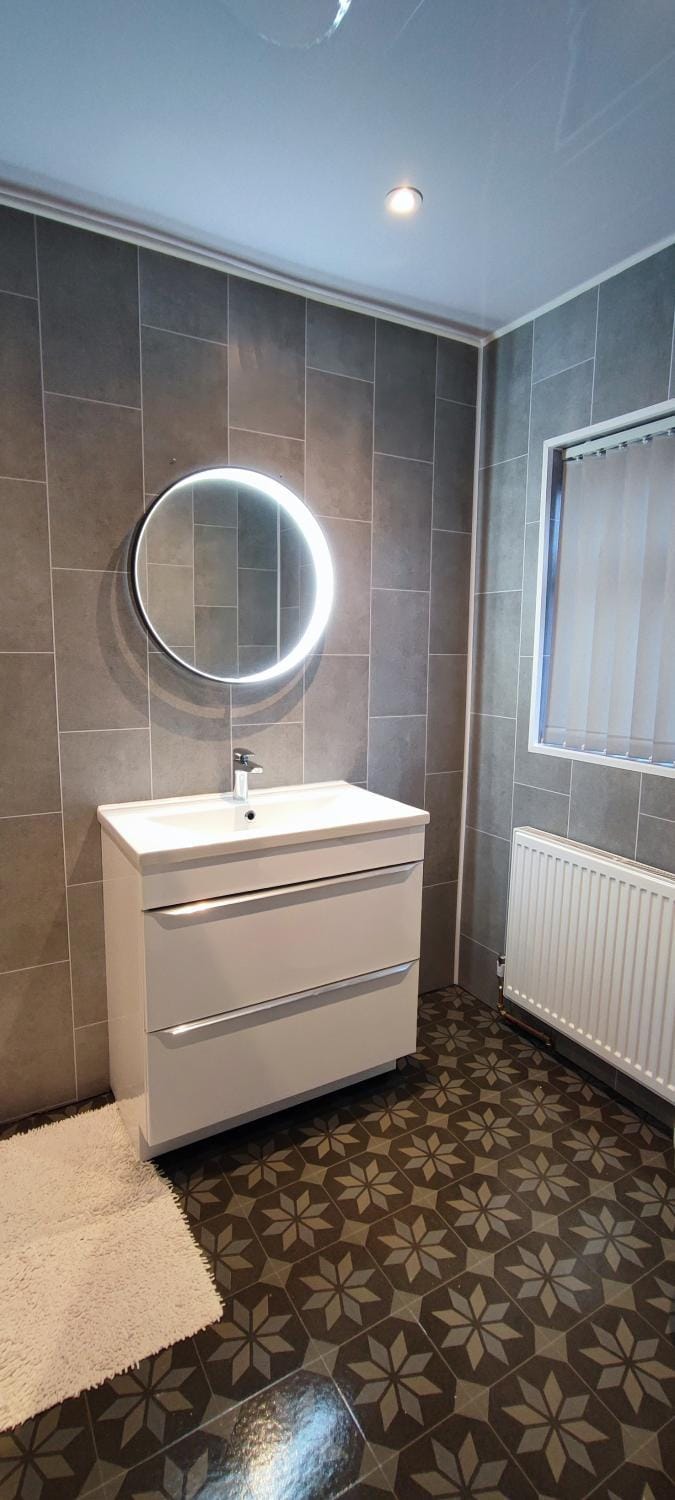 Benllech Sea View bungalow, Dog Friendly sleeps 6 House in Wales