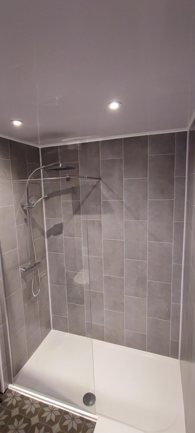 Benllech Sea View bungalow, Dog Friendly sleeps 6 House in Wales