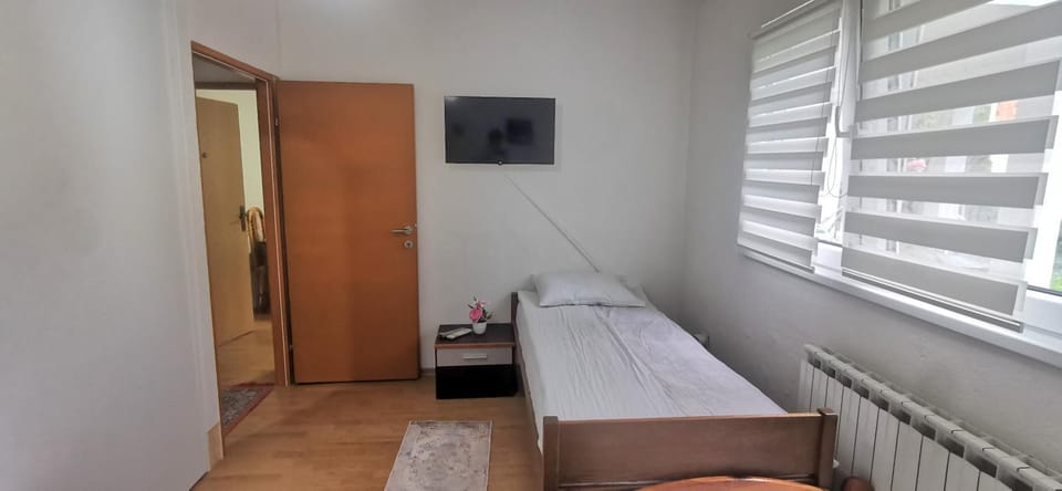 Bed, Bedroom, wardrobe, air conditioner