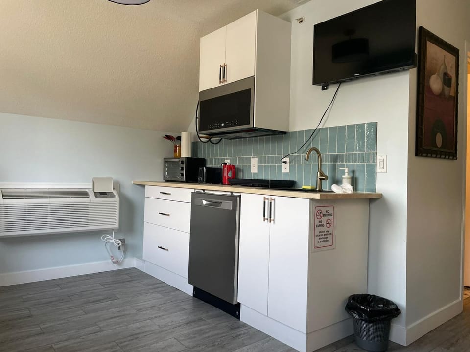 Amazing mountain views 1bd Apartment Canmore Banff Apartment in Canmore
