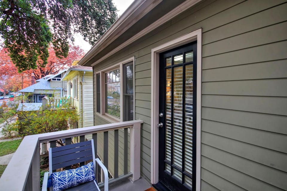 Charming 2Bed French Colonial Apartment in Desirable Midtown Sacramento Apartment in Sacramento
