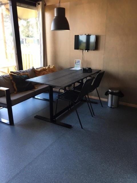 Property building, TV and multimedia, Living room, Seating area, Dining area
