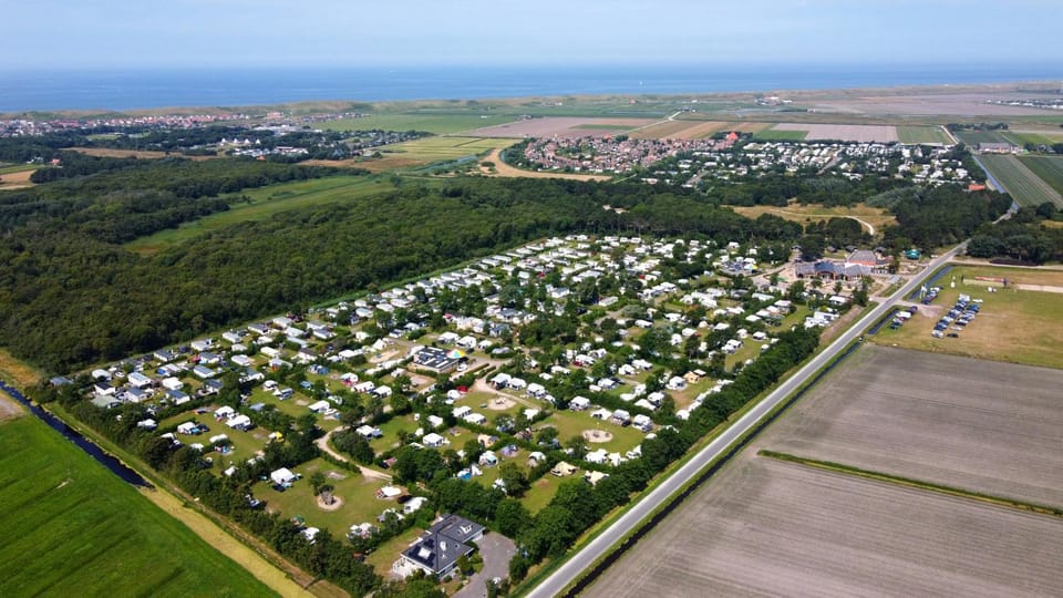 Restaurant/places to eat, Day, Neighbourhood, Natural landscape, Bird's eye view, Beach