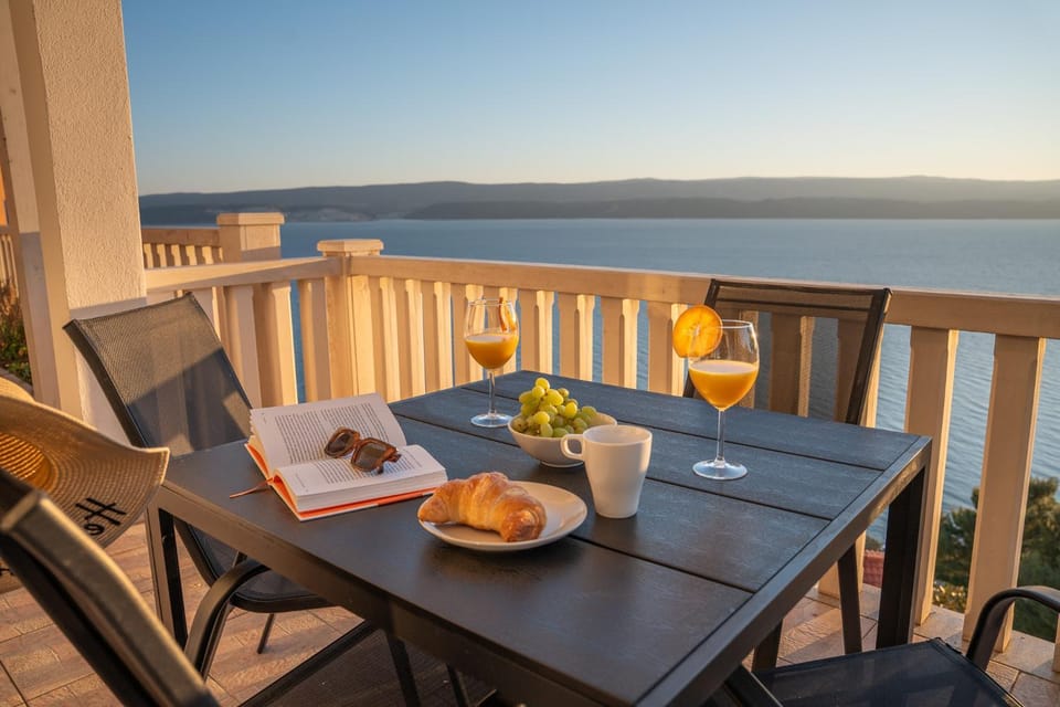 View (from property/room), Balcony/Terrace, Sea view, Continental breakfast