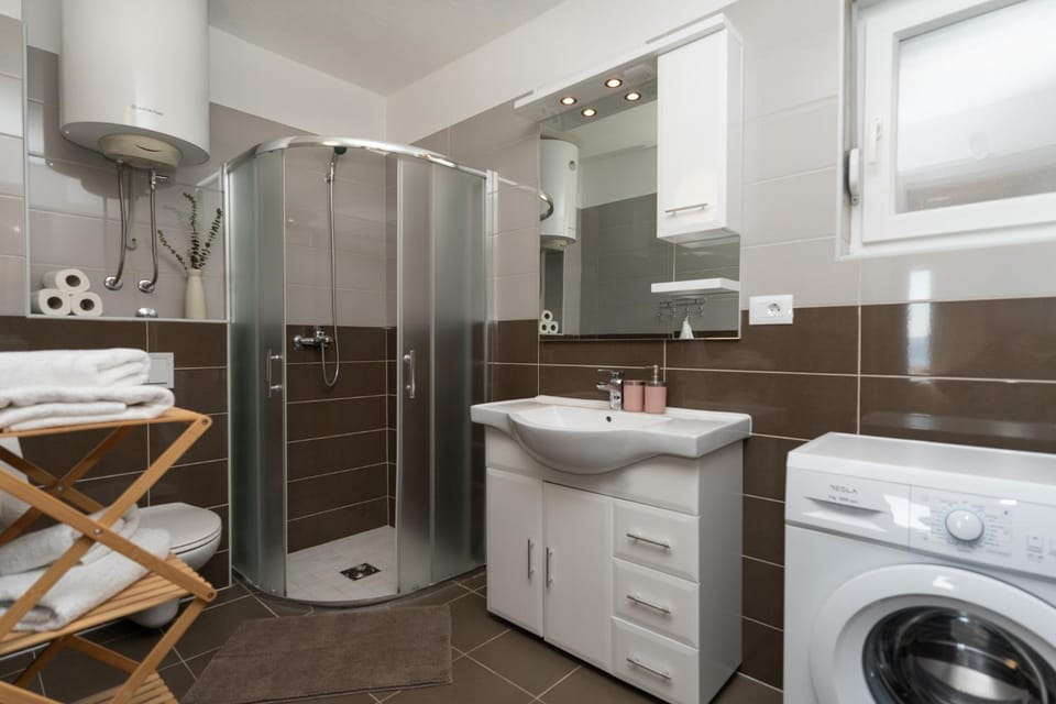 Bathroom, Bathroom