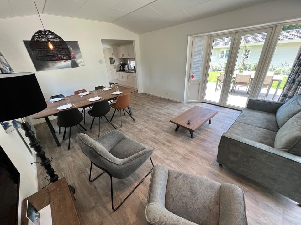 Luxe Chalet Inn Otterlo op de Veluwe aan het Water! Chalet in Gelderland, Netherlands