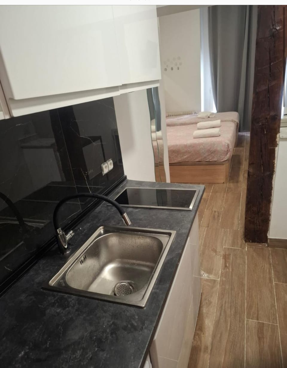 Infantas Corazón de Chueca 3 Bed and Breakfast in Centro