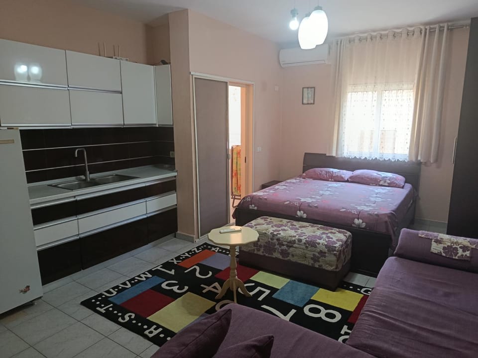 Bed, Kitchen or kitchenette, Photo of the whole room, Bedroom