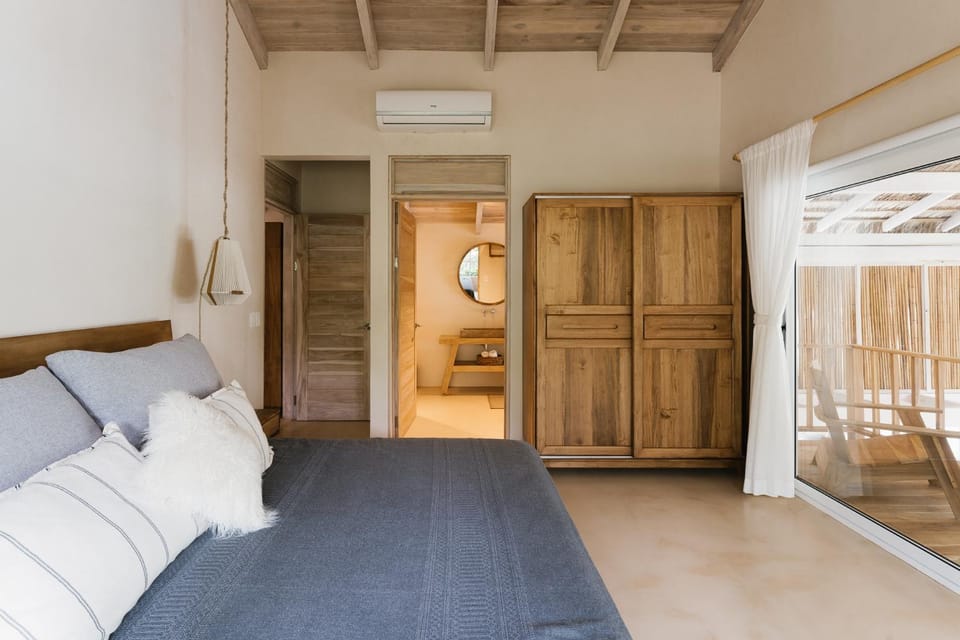 Bed, Photo of the whole room, Bedroom, wardrobe, air conditioner