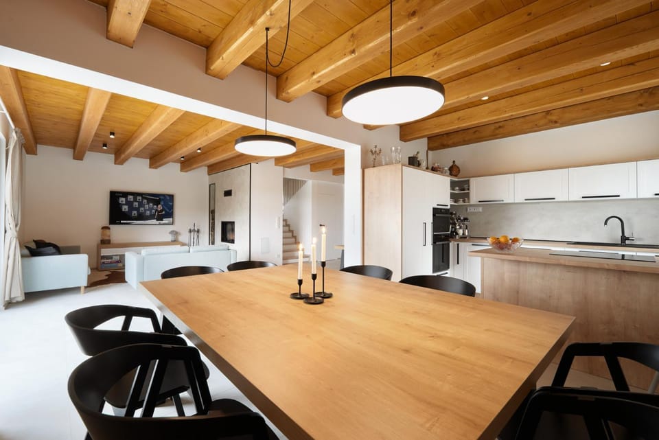 Kitchen or kitchenette, Dining area, minibar, stove