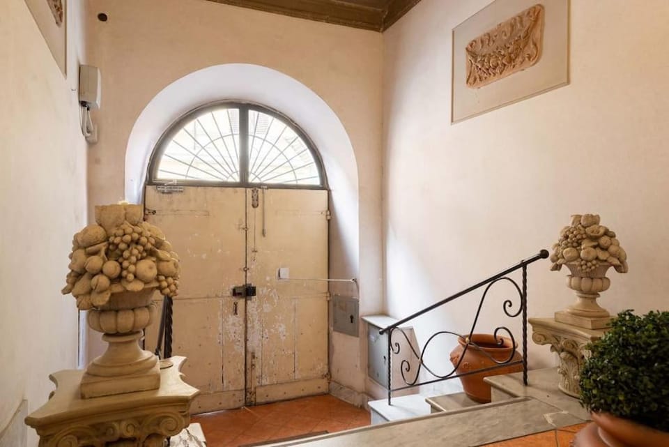 Colosseum 10steps away, Marco Aurelio Luxury House Apartment in Rome