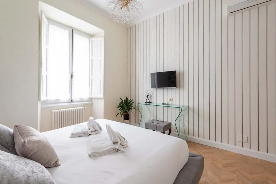 Bed, TV and multimedia, Photo of the whole room, Bedroom, internet, towels
