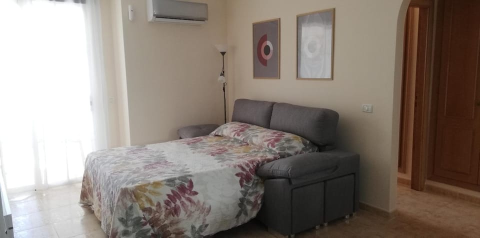 Bed, Living room