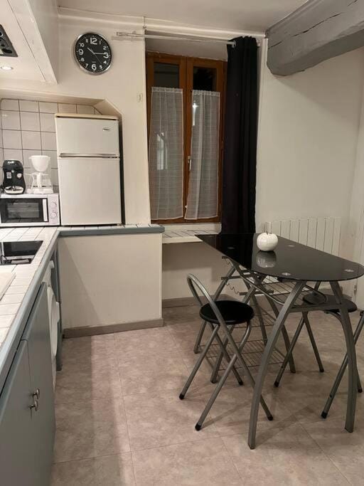 Chablis : petit studio en plein centre ville Apartment in Chablis