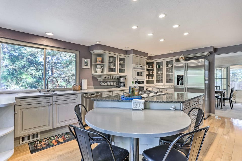 Near Shops & Eats! Centennial Home w/ Sunroom House in Centennial