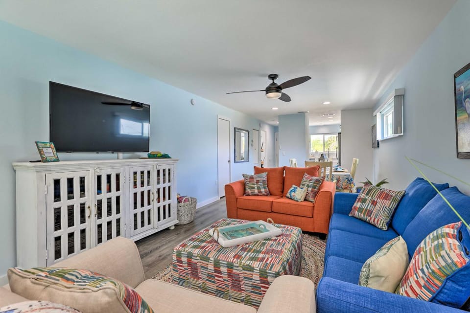 Holmes Beach Retreat: Walk to Beach & Dining! House in Holmes Beach